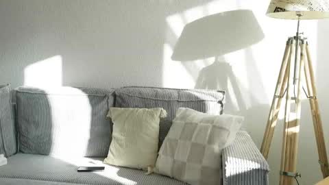 lucyxlou online show from December 2025 12:10:01 PM