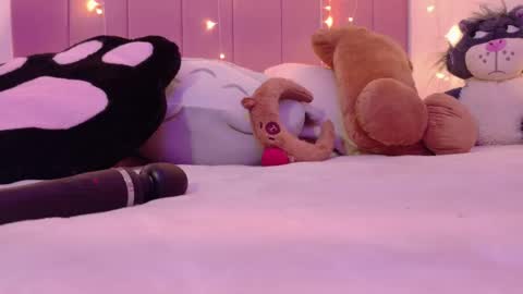 LUCYY FROM HOME  online show from April 2026 01:43:01 AM
