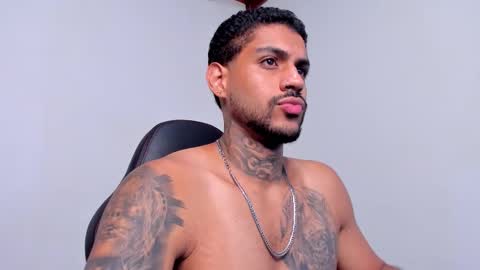 Luigi Vitale online show from November 2025 03:51:02 AM