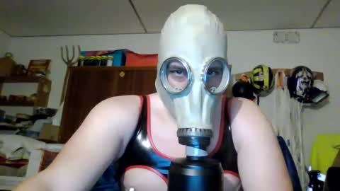 Snapshot of luis2423 chatting on March 2025 09:05:02 PM A slave to the mistress.. un esclavo para las amas dominantes. online show from March 2025 09:05:02 PM