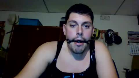 Snapshot of luis2423 chatting on September 2025 04:22:02 PM A slave to the mistress.. un esclavo para las amas dominantes. online show from September 2025 04:22:02 PM