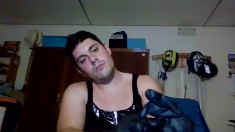 Snapshot of luis2423 chatting on October 2025 08:09:02 PM A slave to the mistress.. un esclavo para las amas dominantes. online show from October 2025 08:09:02 PM