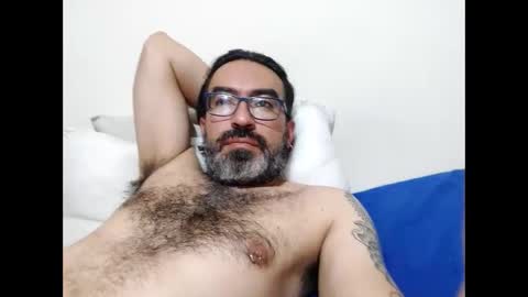 Snapshot of luis2988z chatting on May 2026 01:58:02 AM Hairyman online show from May 2026 01:58:02 AM