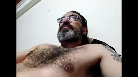 Snapshot of luis2988z chatting on June 2026 01:51:02 AM Hairyman online show from June 2026 01:51:02 AM