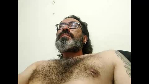 Snapshot of luis2988z chatting on June 2026 02:01:02 AM Hairyman online show from June 2026 02:01:02 AM