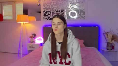 LuisaClover online show from January 2026 01:15:02 PM