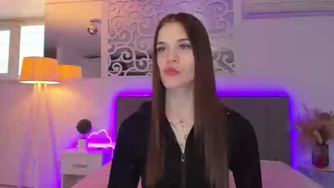 LuisaClover online show from February 2026 01:45:01 PM