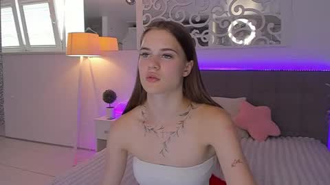 LuisaClover online show from July 2026 12:19:02 PM