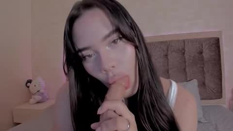 Luisa Giraldo online show from December 2025 06:57:02 PM