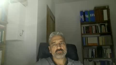 Luis online show from November 2025 05:57:02 PM