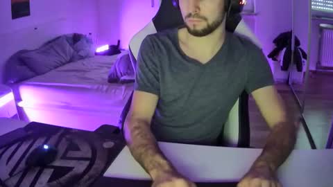 lukasschoetz online show from December 2024 02:06:01 PM