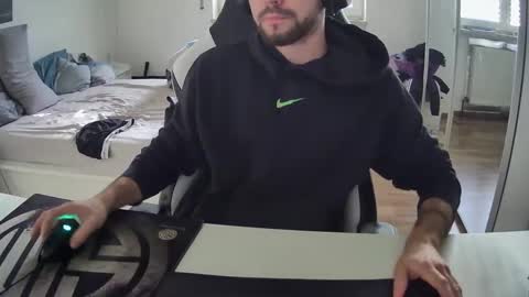 lukasschoetz online show from December 2024 12:47:02 PM