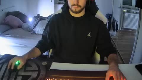 lukasschoetz online show from December 2024 08:04:02 PM