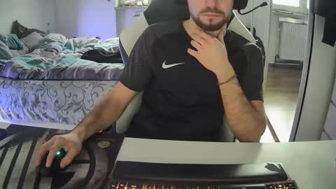 lukasschoetz online show from January 2025 10:09:02 AM