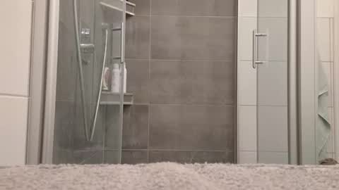 lukasschoetz online show from September 2025 11:45:01 AM