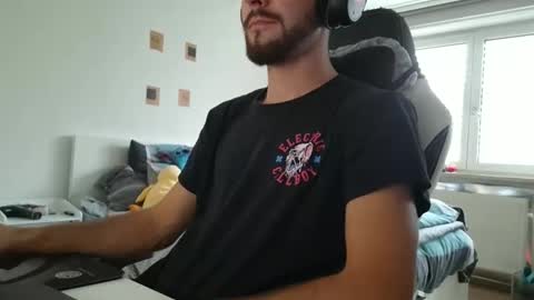 lukasschoetz online show from September 2025 01:49:01 PM