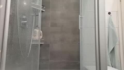 lukasschoetz online show from November 2025 05:41:01 PM