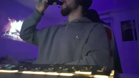 lukasschoetz online show from November 2025 04:29:02 PM