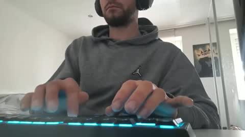 lukasschoetz online show from December 2025 10:53:01 AM