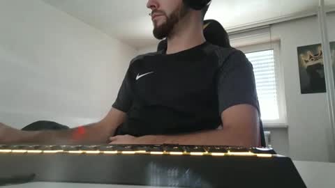 lukasschoetz online show from January 2026 12:31:01 PM