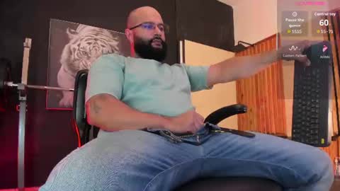 Snapshot of luke__09 chatting on June 2026 11:45:01 AM LUKE online show from June 2026 11:45:01 AM