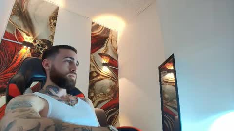 Snapshot of luke_davis01 chatting on June 2026 02:33:01 PM LUKE online show from June 2026 02:33:01 PM