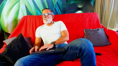 Luke Crews online show from September 2025 07:48:02 PM