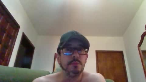 Snapshot of lukz88bigcock chatting on December 2024 02:43:02 AM Luke online show from December 2024 02:43:02 AM