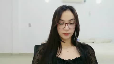 Snapshot of lulibee_ chatting on June 2026 11:42:01 AM Luli online show from June 2026 11:42:01 AM
