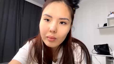 lullivi online show from April 2026 03:15:01 PM