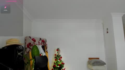 Snapshot of lulu_lopez chatting on December 2024 06:15:02 PM Lau  online show from December 2024 06:15:02 PM