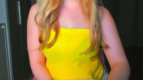 Snapshot of luna1vibe chatting on May 2026 09:30:02 PM luna1vibe online show from May 2026 09:30:02 PM