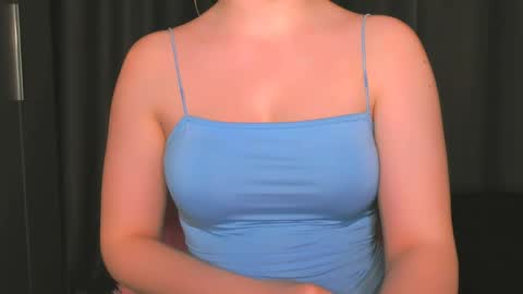 Snapshot of luna1vibe chatting on May 2026 09:20:02 PM luna1vibe online show from May 2026 09:20:02 PM
