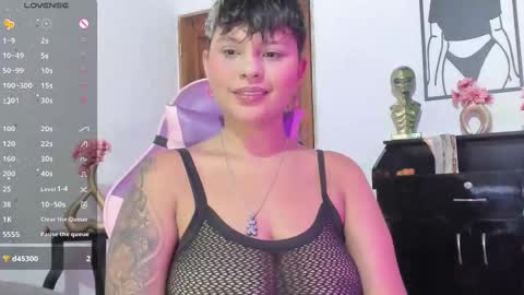 Luna online show from October 2025 11:02:01 PM