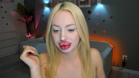 Snapshot of luna_beverly chatting on February 2026 08:18:01 PM luna_beverly online show from February 2026 08:18:01 PM