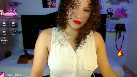 Luna online show from October 2025 09:03:02 PM