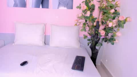 luna_diaz1 online show from February 2026 07:45:01 PM