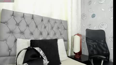 Luna Eva online show from October 2025 12:56:02 PM