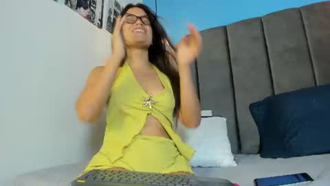 Snapshot of luna_honey9 chatting on June 2026 05:12:01 AM luna_honey9 online show from June 2026 05:12:01 AM