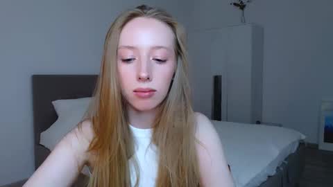 Luna online show from December 2024 10:16:01 PM