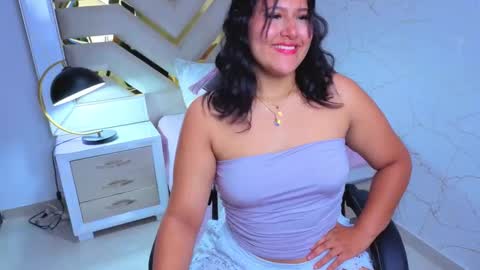 Luna  Jonez  online show from November 2025 10:15:01 AM