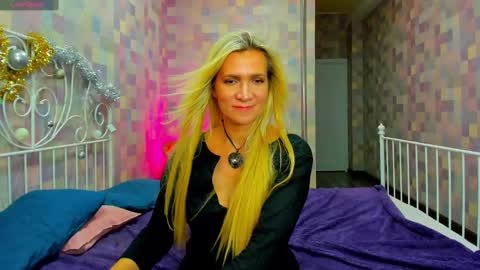 Snapshot of luna_lew1s chatting on January 2025 02:08:01 PM luna_lew1s online show from January 2025 02:08:01 PM