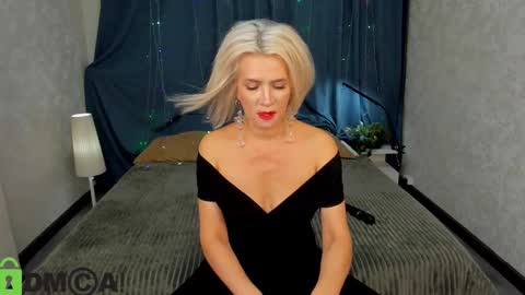 luna_lew1s online show from November 2025 08:41:01 AM