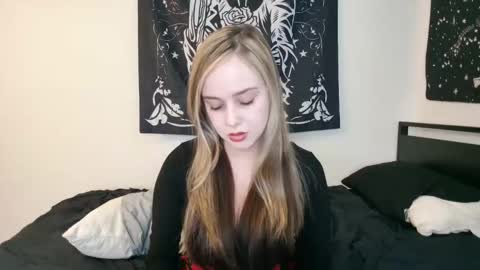 Luna online show from September 2025 09:16:02 PM