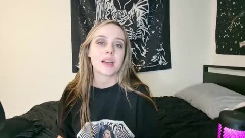 Luna online show from October 2025 04:12:02 AM