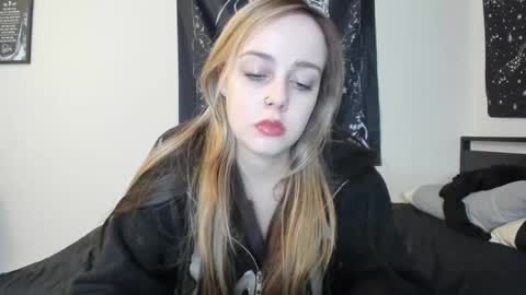 Luna online show from November 2025 01:15:01 AM