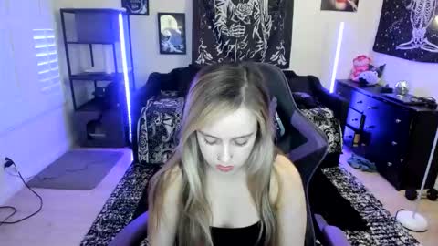 Luna online show from March 2026 10:44:01 PM