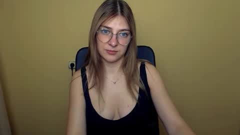 Luna online show from November 2025 10:04:02 AM