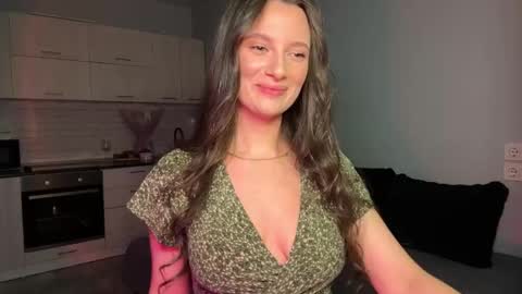 luna_raee online show from November 2025 01:11:02 PM