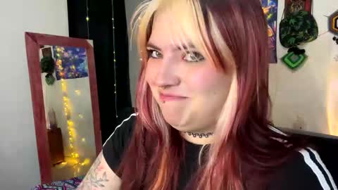 luna_rayy online show from October 2025 08:37:02 AM